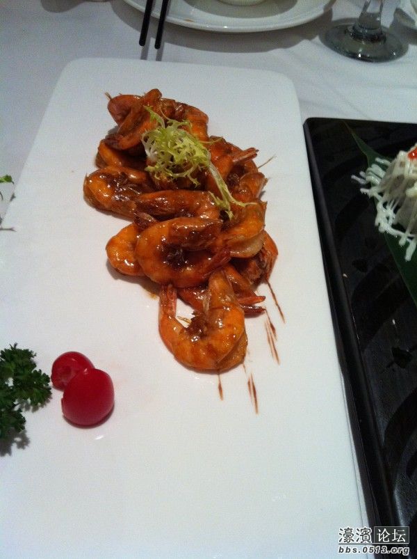 这个虾，几乎每个桌子上都点的。我们也点了