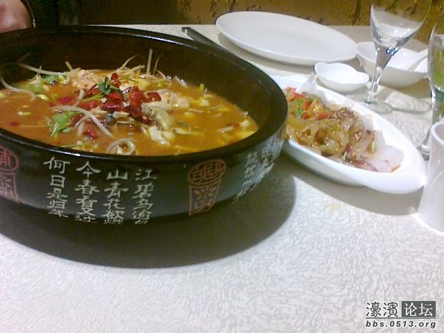 水煮鱼，盘子比较好看鱼味道也不错没有土腥味，就是看起来有些肖苗川北凉皮不错酸辣口味