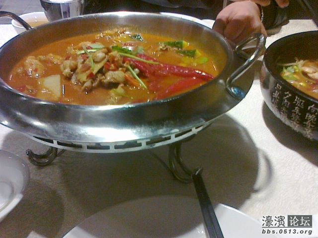 稻香蛙，口味不错牛蛙炸过后在烹制的黄瓜少许有些不入味