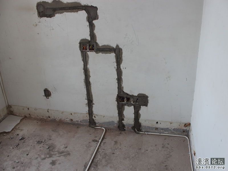 墙面的线路改造.JPG