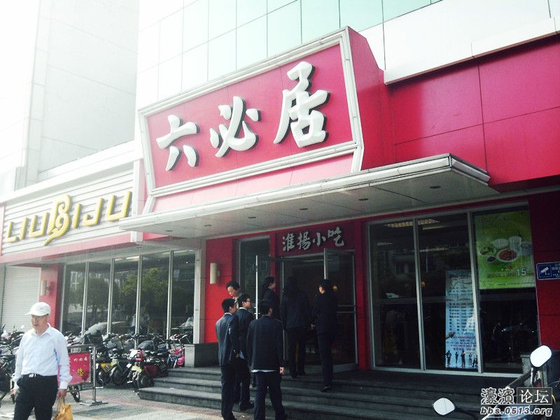 火车站坐26路可到 火车上的乘务员都去那吃