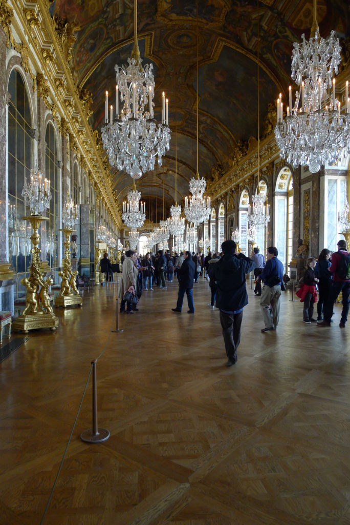 凡尔赛宫镜厅，太华丽了。