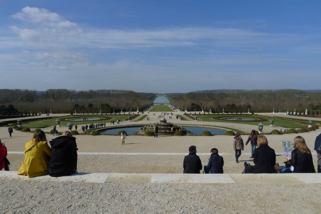 凡尔赛宫前开放的对称。