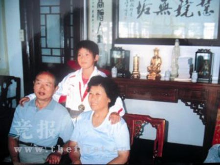 若琳和她的过继爸爸妈妈