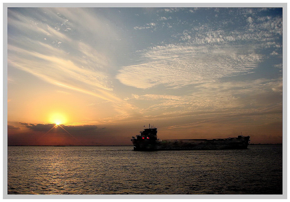 夕阳船影3.jpg