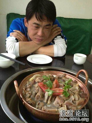 云南腊排骨 好吃的 2个人吃撑了