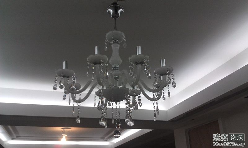 吊灯部分安装完毕，还差灯泡和罩子