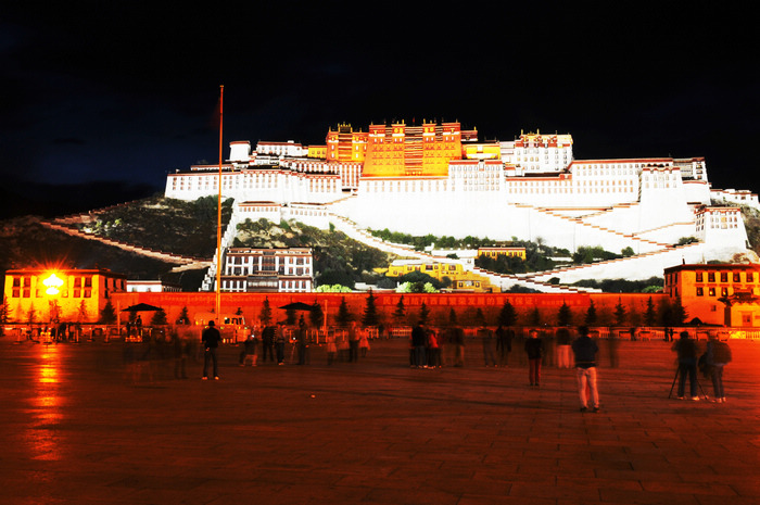 布达拉宫夜.jpg