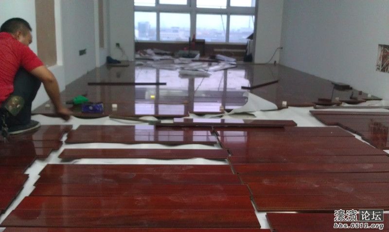 地板已经结束，还剩踢脚线