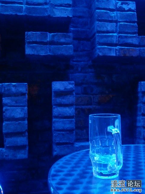 中秋前夜 坐在马路边 遥想天上的嫦蛾妹妹...