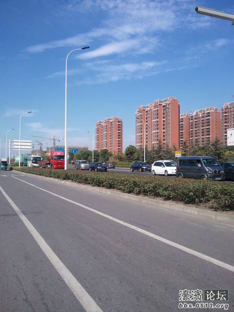 难怪高速堵车 省道都是无数的车