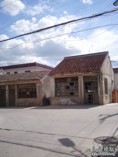 这好像老早是理发店的