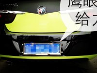 我可不是用来照人的，尾灯贴了熏黑以后，倒车彻底看不见了