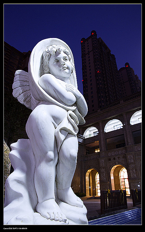 世伦名郡雕像 拍摄地方：世伦名郡、作者姓名：罗利民、联系电话：13962731595、通讯地.jpg