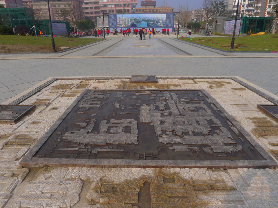 十字街新广场  市民休闲娱乐好场所 (2..).jpg