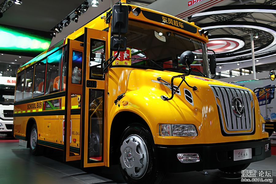 东风校车.jpg