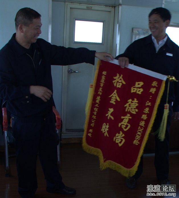 做好事受到敬意很开心