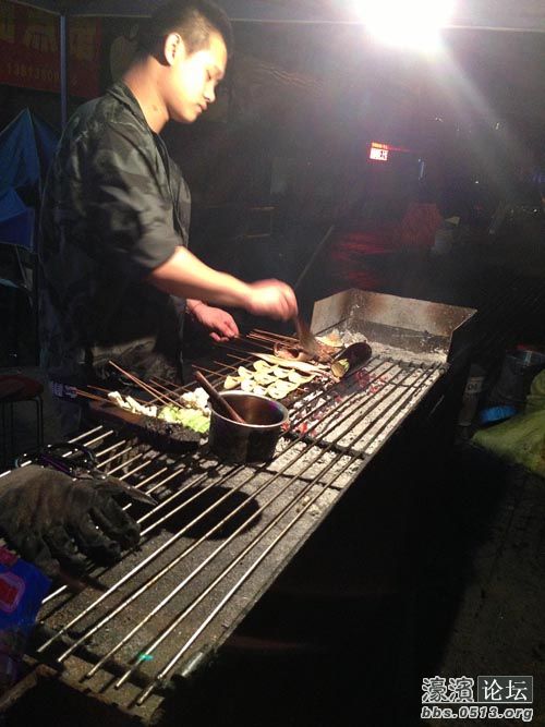雨中烧烤1.jpg