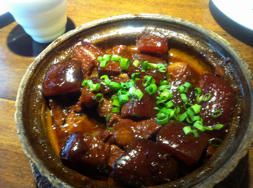 虽然要减肥，可是实在好吃，不管了。吃吧。