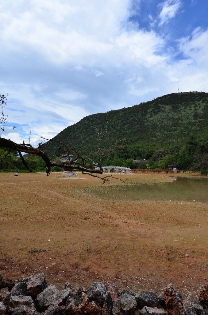 濒临枯竭的黑龙潭