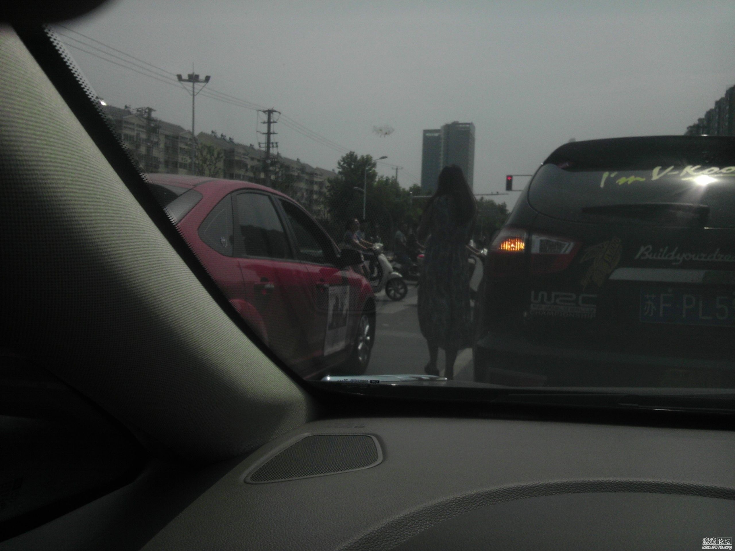 美女拍摄好辛苦哈！