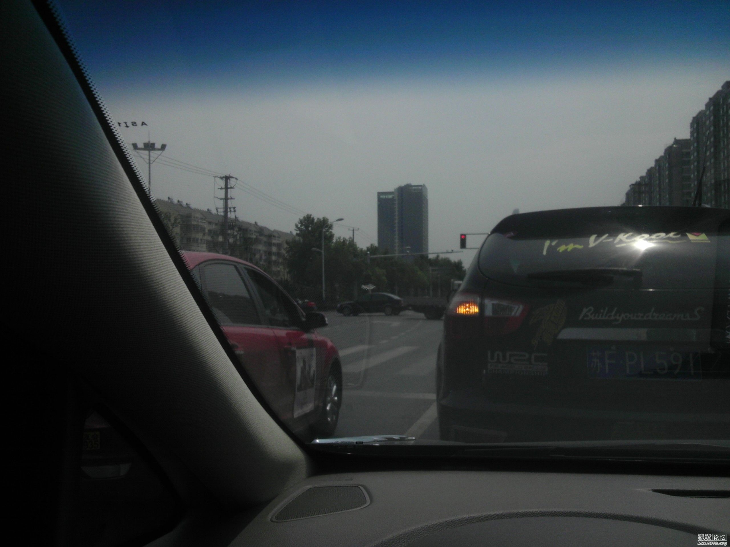 等红绿灯ing，人民路好难走啊！