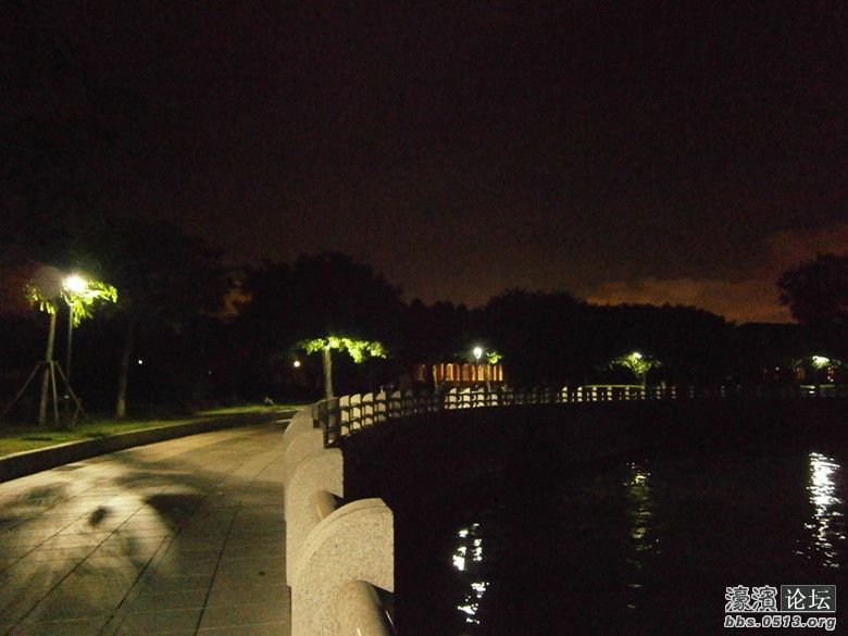 晚上在到上散步很爽