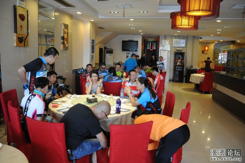 中午满满三大桌！