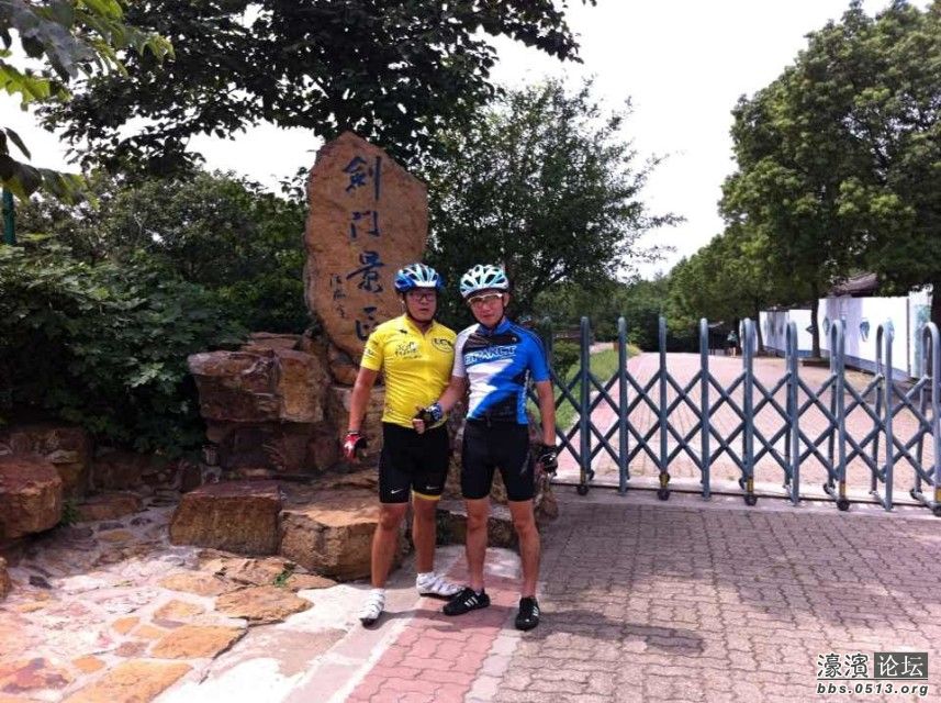 两人一口气骑上山顶！中途无休息！