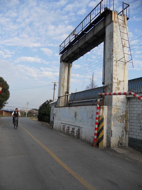 建于1958年6月的连兴港闸，1960年代附近曾驻防军队