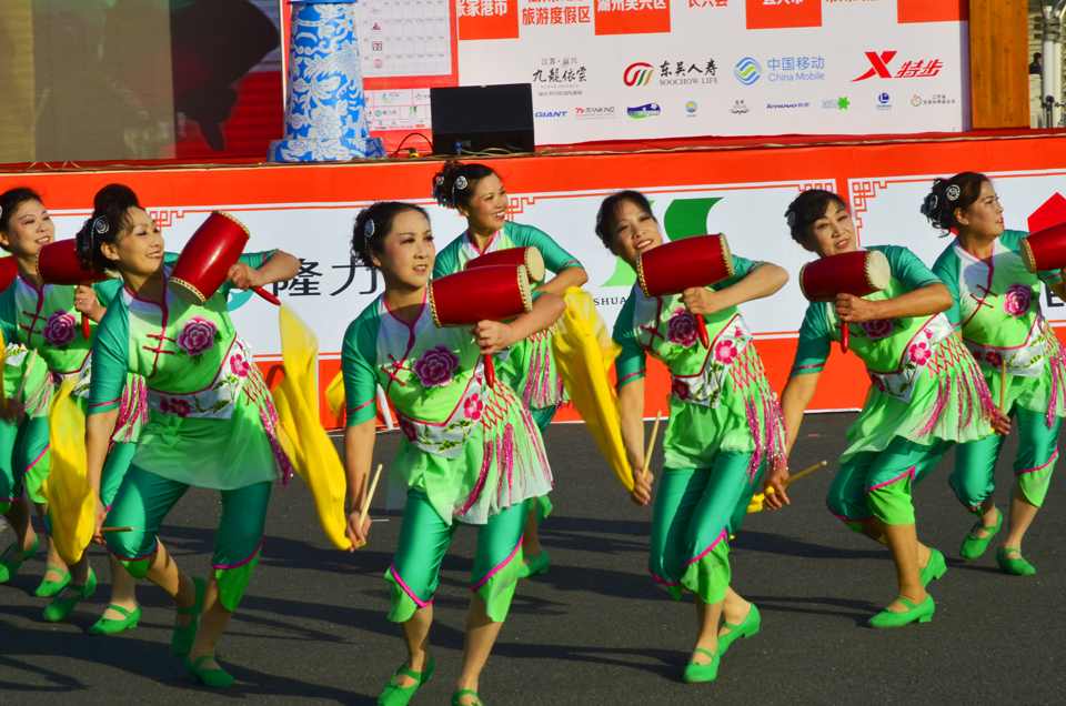 国际公路自行车赛开赛 南通民间舞演中外佳宾印象深 (1).jpg