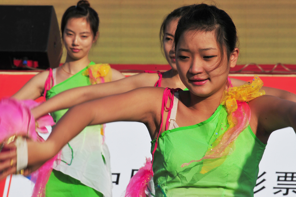 国际公路自行车赛开赛 南通民间舞演中外佳宾印象深 (4).jpg