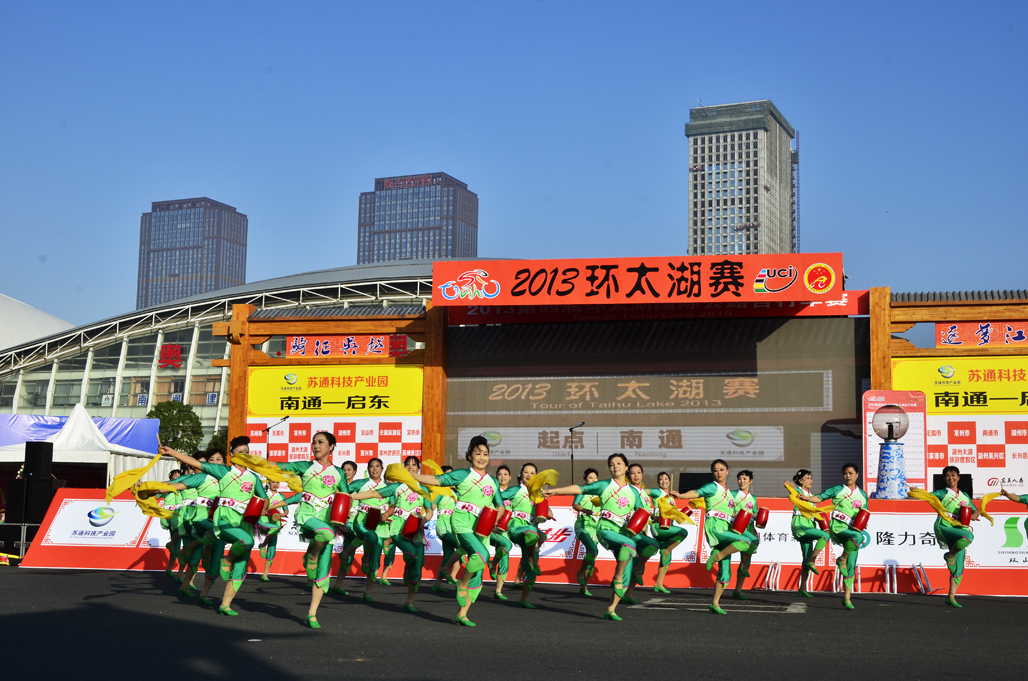国际公路自行车赛开赛 南通民间舞演中外佳宾印象深 (9).jpg