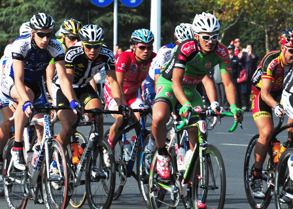 钱伟章摄  2013年11月4日2013年第四届环太湖国际公路自行车赛（南通赛段） (1).jpg