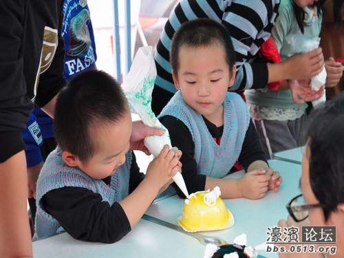 狼山镇街道军山社区：“亲子蛋糕DIY，甜蜜家庭秀”1.JPG