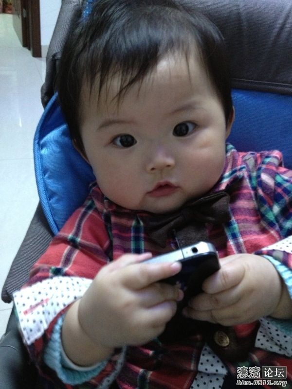 知道拿手机玩了