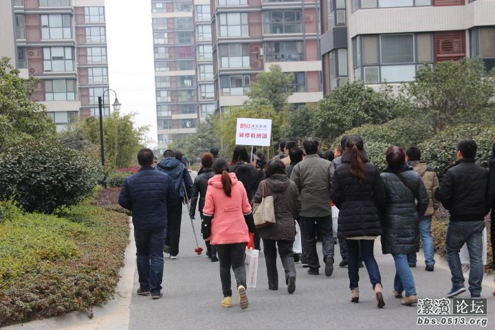 浩浩荡荡的参观团