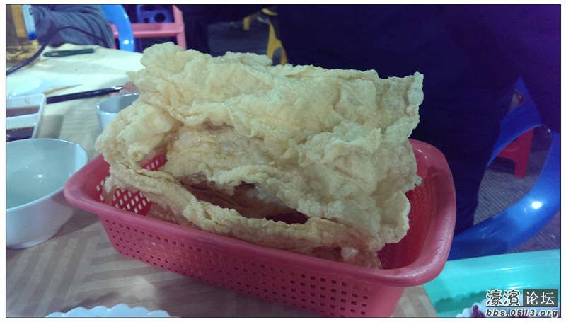 豆腐皮，炸过。很好