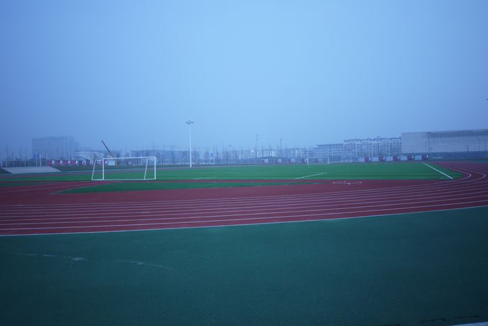 新通掘与杏林东路口的通州区体育中心足球场