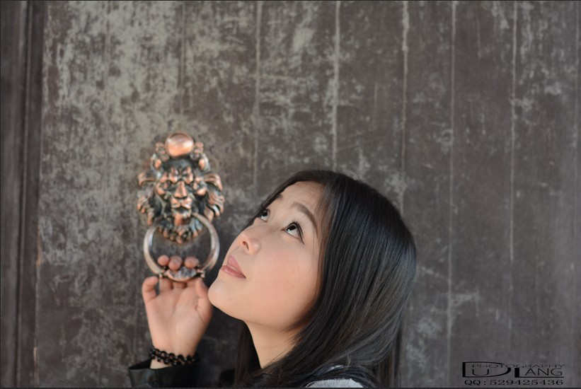 D7100  50 1.8D  1/80 F2.5 iso100