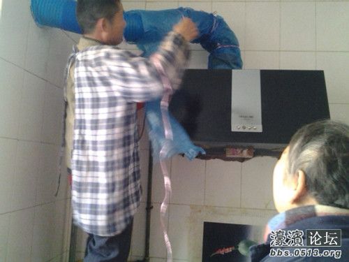 学田果园：年末大扫除不用愁 退管服务送上门_副本.jpg