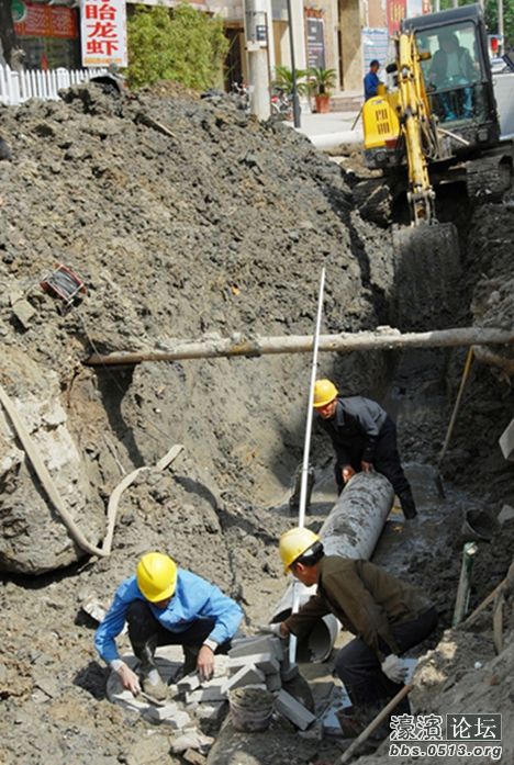 铺设污水管道.JPG