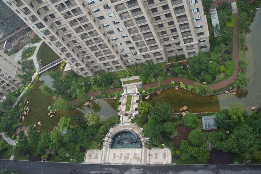 这里：俯瞰神怡，环湖皆景，一湖倾心醉了您；（图二）——这个是最主要的取图之一，高空俯拍，力求反应主题 ...