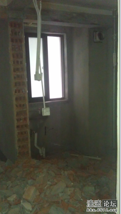 厨房的门扩大，准备做个移门