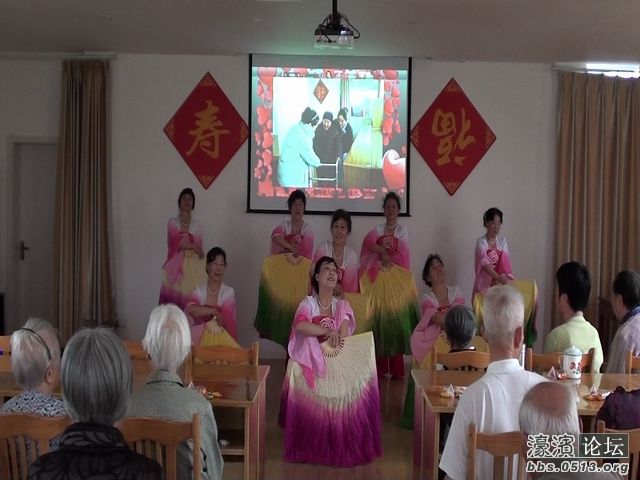 2014年6月2日与老年公寓老人共度端午节演出5.jpg