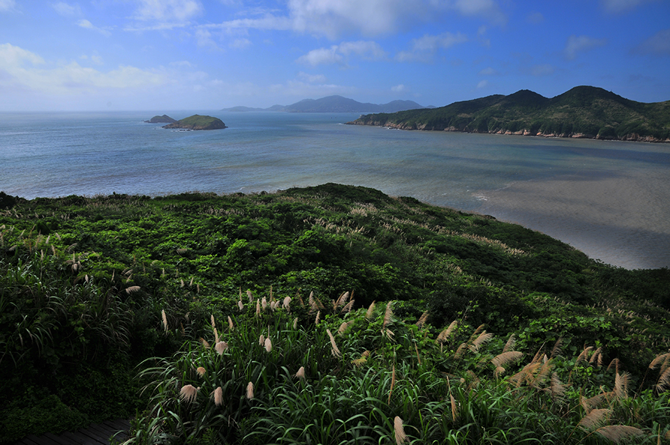 10号台风袭来前浙江嵊泗列岛现蓝天跑云天气 (5).jpg
