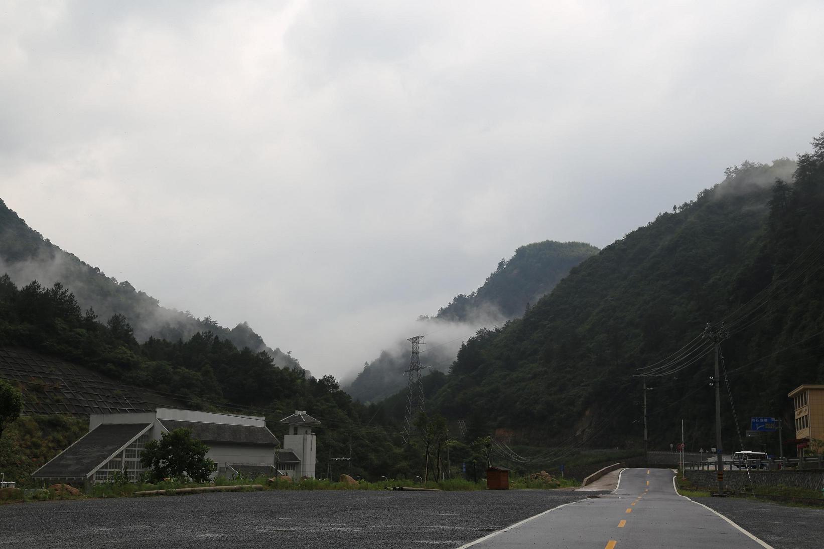 白水黑山绿树 002.jpg