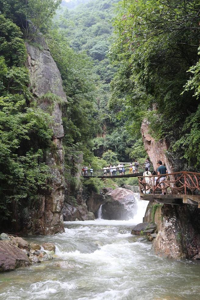 白水黑山绿树 008.jpg