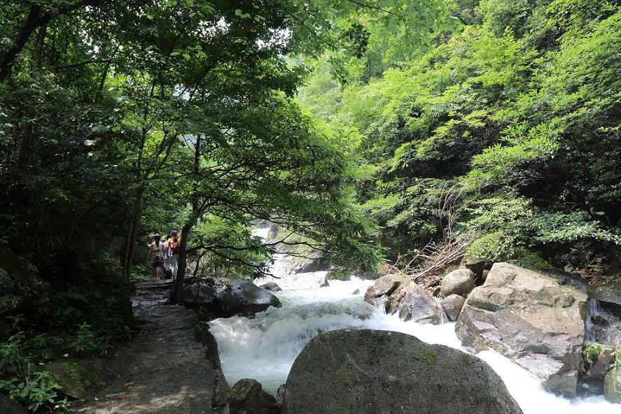 白水黑山绿树 019.jpg