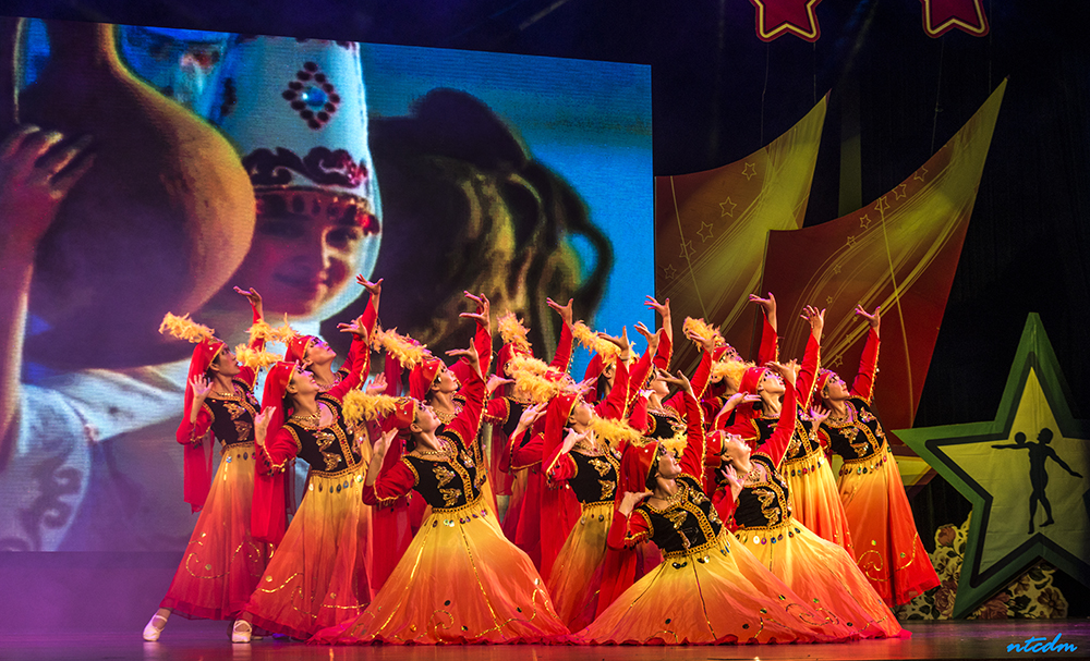 [全民健身促健康.同心共筑中国梦]p3 .jpg